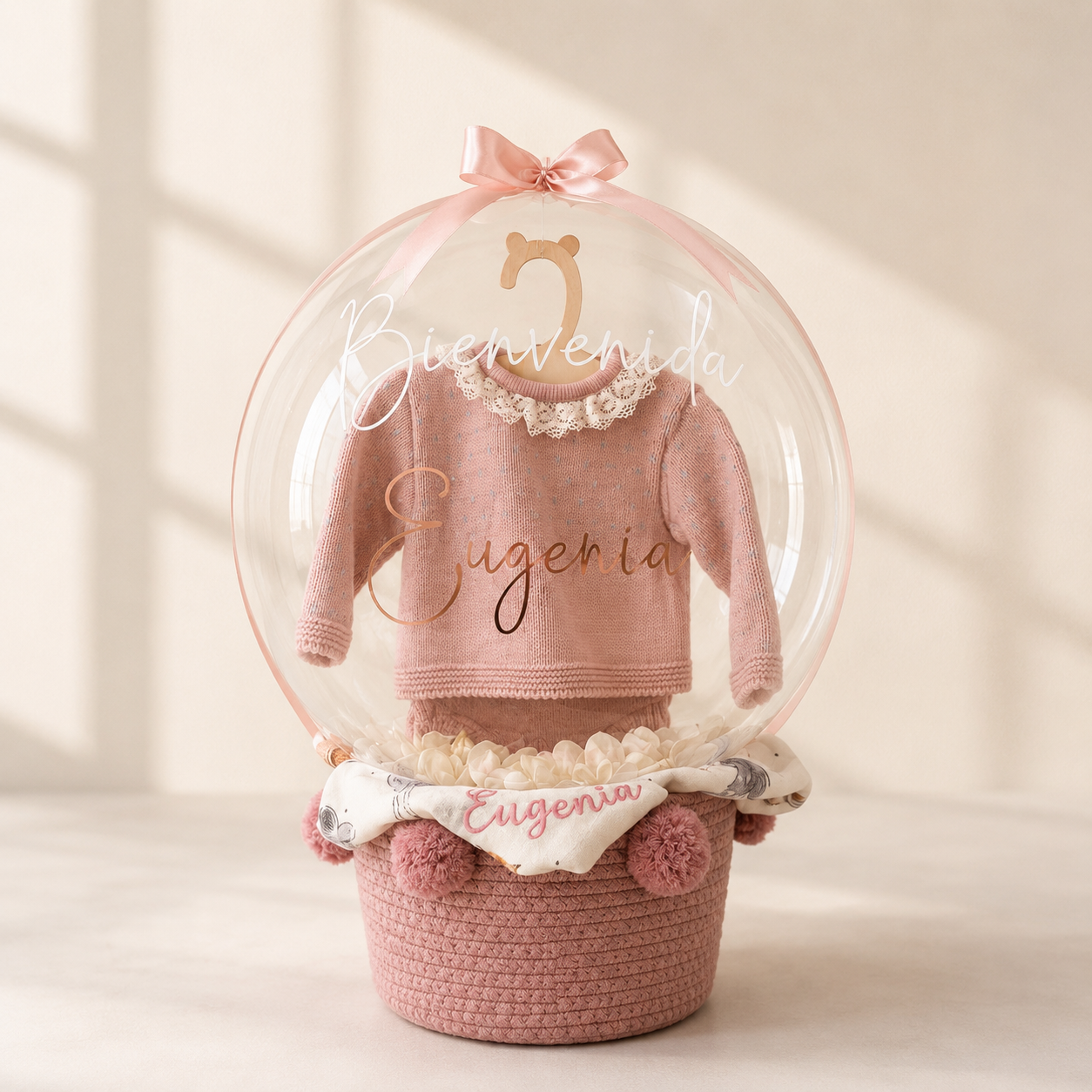 Baby Smooch rosa con muselina personalizada, conjunto de bebé y globo burbuja decorado